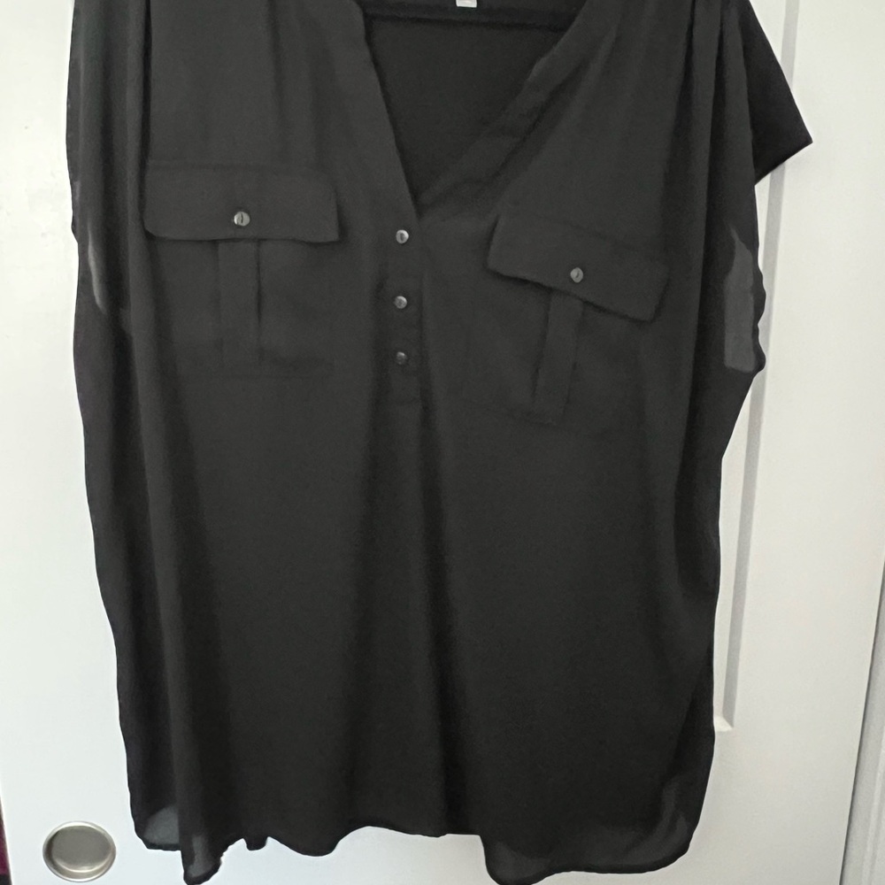 Terra & Sky Black Button-Front Blouse